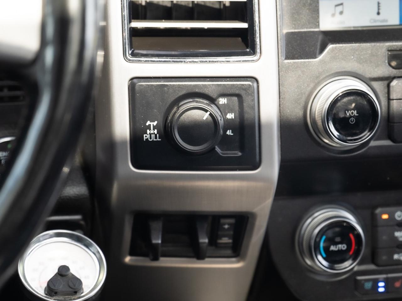 2019 Ford SUPER DUTY F-350 SRW Platinum 4WD Crew Cab LIFT/RIM/TIRES Photo12