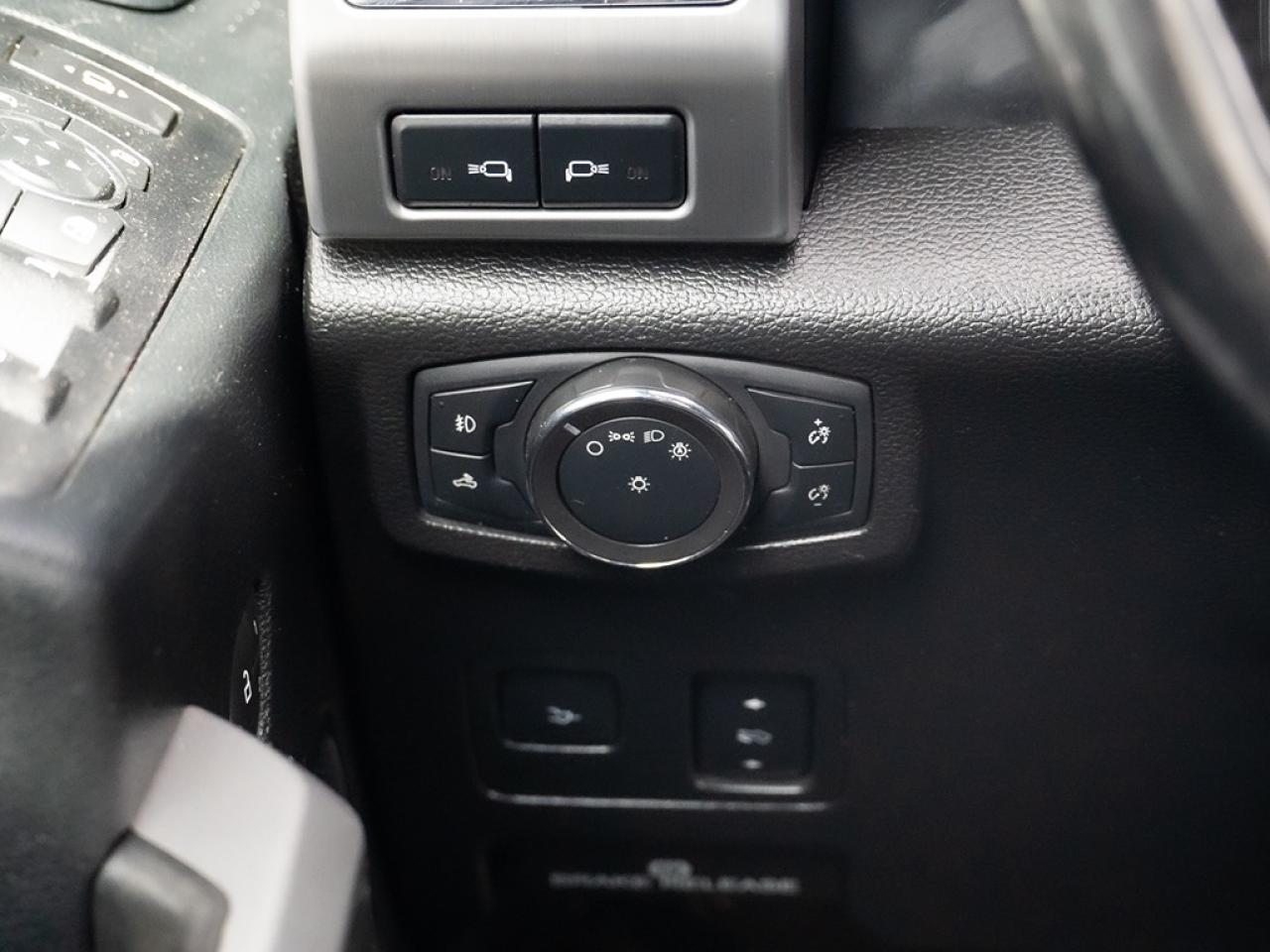 2019 Ford SUPER DUTY F-350 SRW Platinum 4WD Crew Cab LIFT/RIM/TIRES Photo11