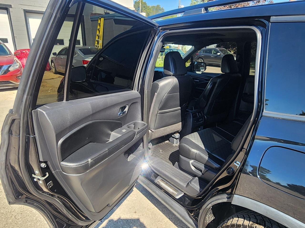 2019 Honda Passport Touring l Clean Carfax l No Accidents - Photo #11