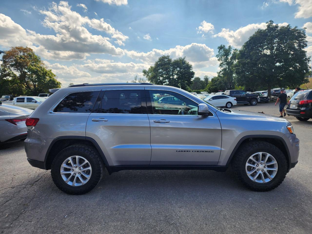 2021 Jeep Grand Cherokee Laredo l Clean Carfax l 2 Owners l No Accidents Photo4