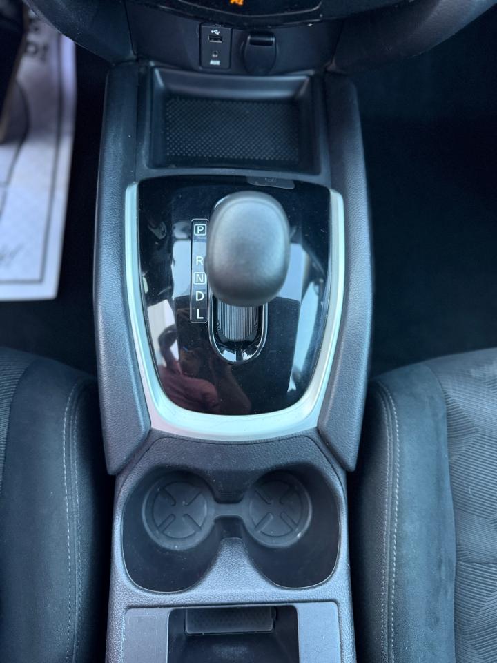 2015 Nissan Rogue SV - Photo #16