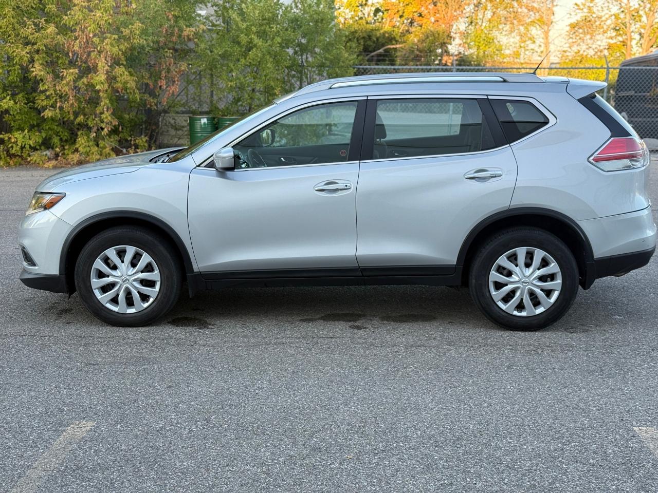 2015 Nissan Rogue SV - Photo #8