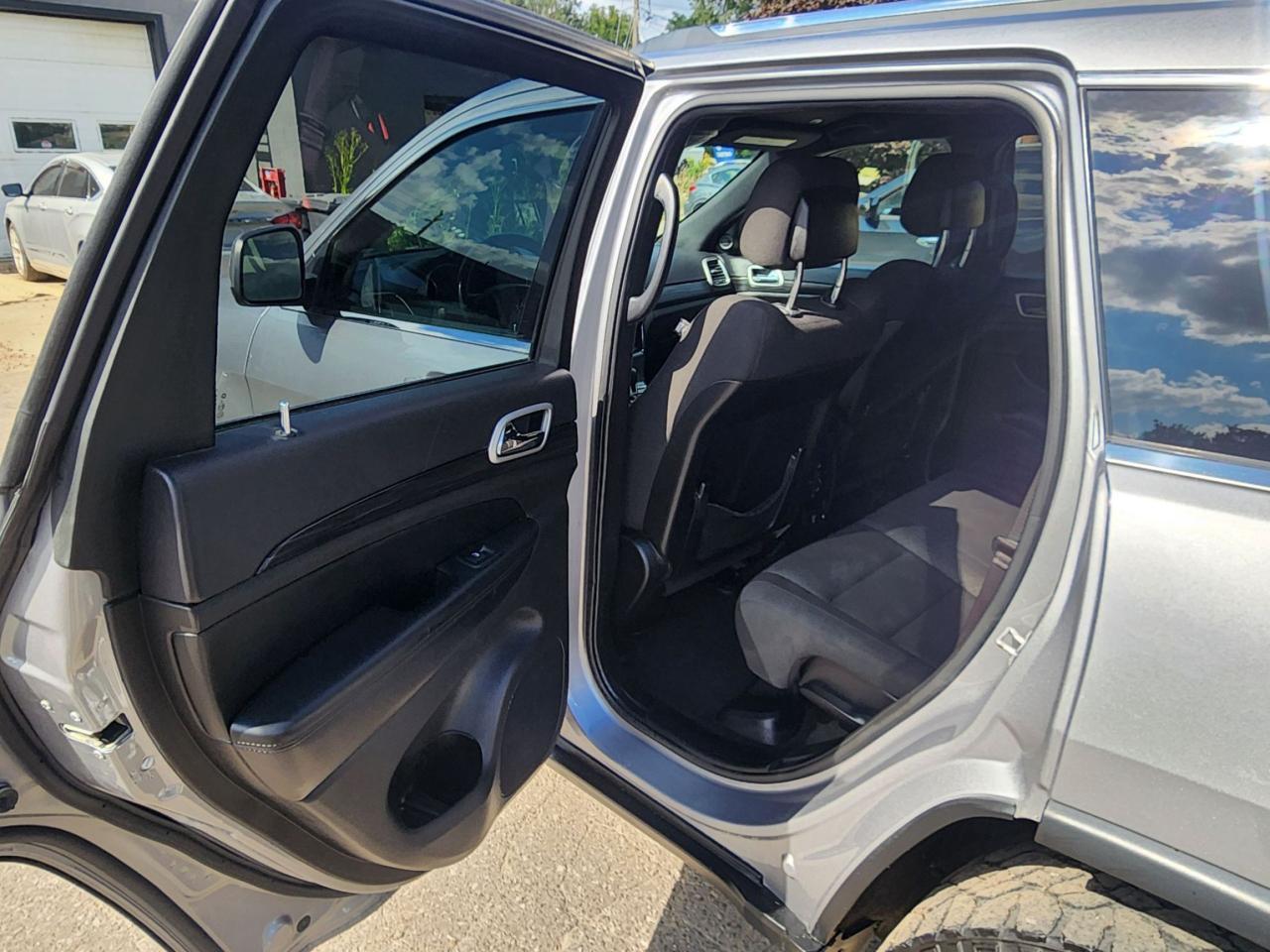 2021 Jeep Grand Cherokee Laredo l Clean Carfax l 2 Owners l No Accidents
