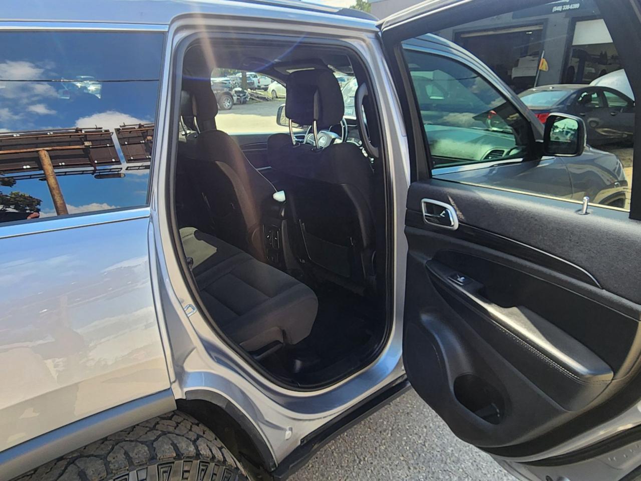 2021 Jeep Grand Cherokee Laredo l Clean Carfax l 2 Owners l No Accidents