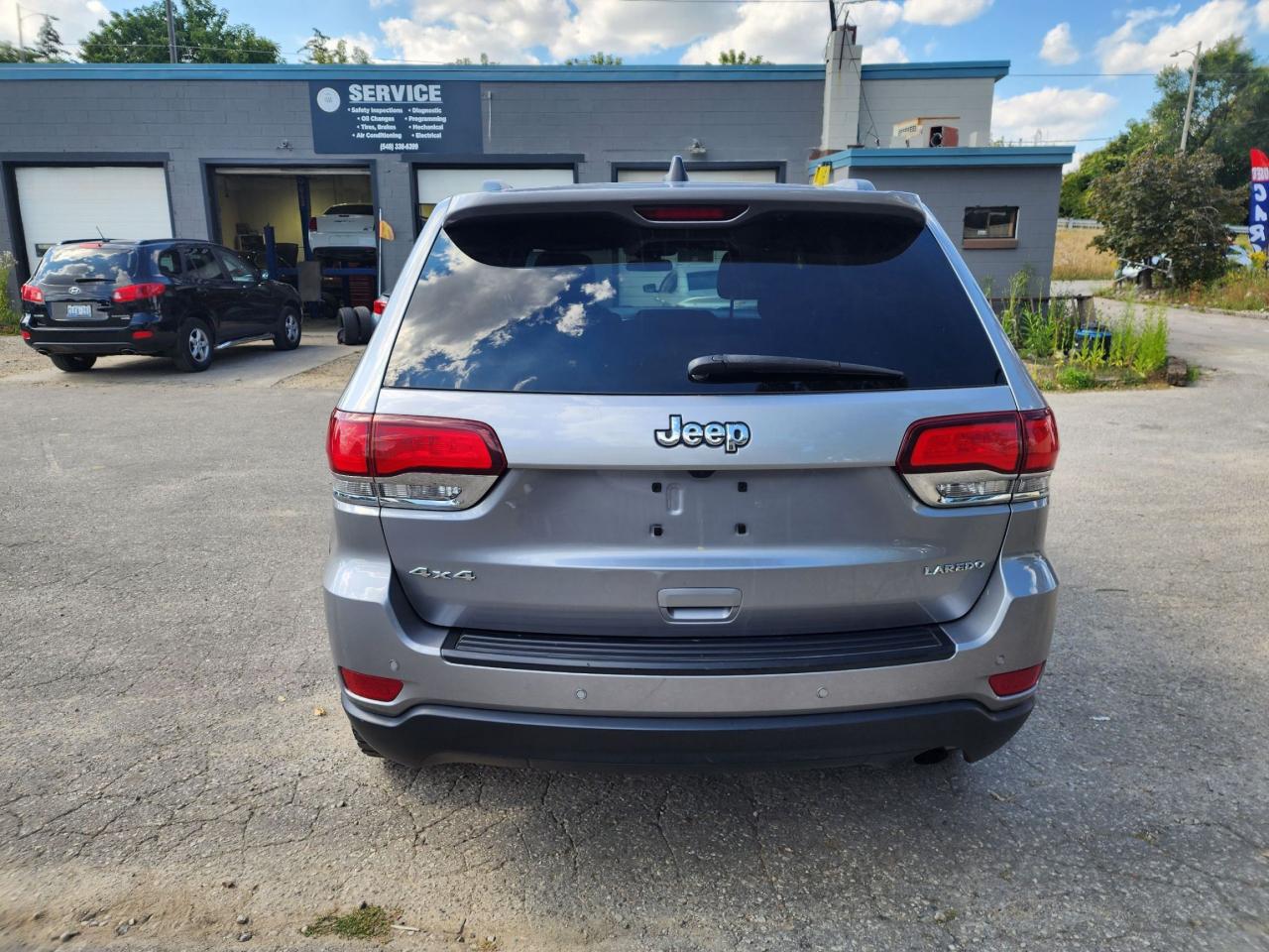 2021 Jeep Grand Cherokee Laredo l Clean Carfax l 2 Owners l No Accidents