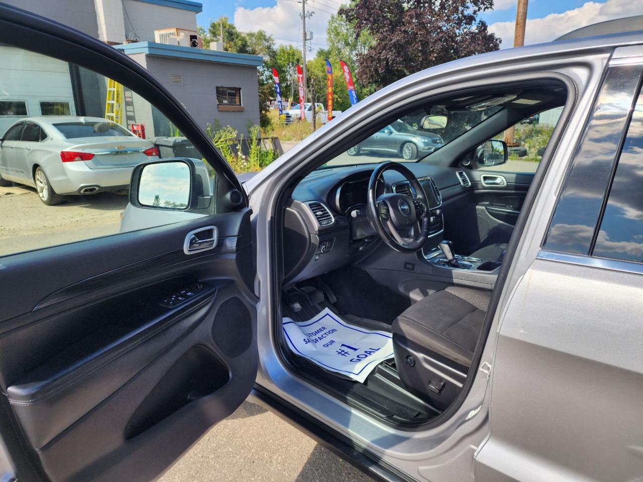 2021 Jeep Grand Cherokee Laredo l Clean Carfax l 2 Owners l No Accidents