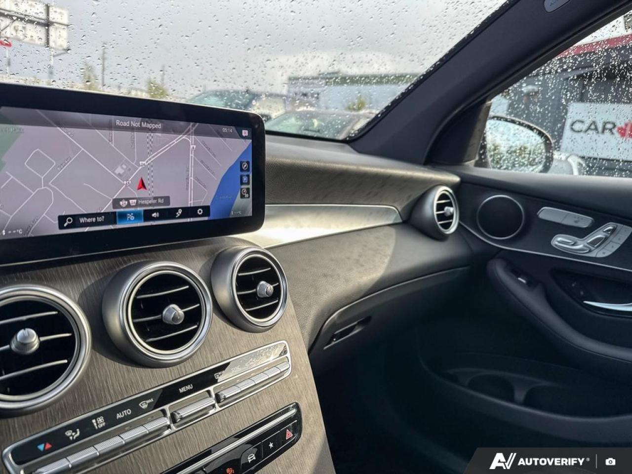 2021 Mercedes-Benz GLC-Class GLC 300 / LEATHER / ROOF/ NAV / 360 CAMERA / AWD - Photo #24