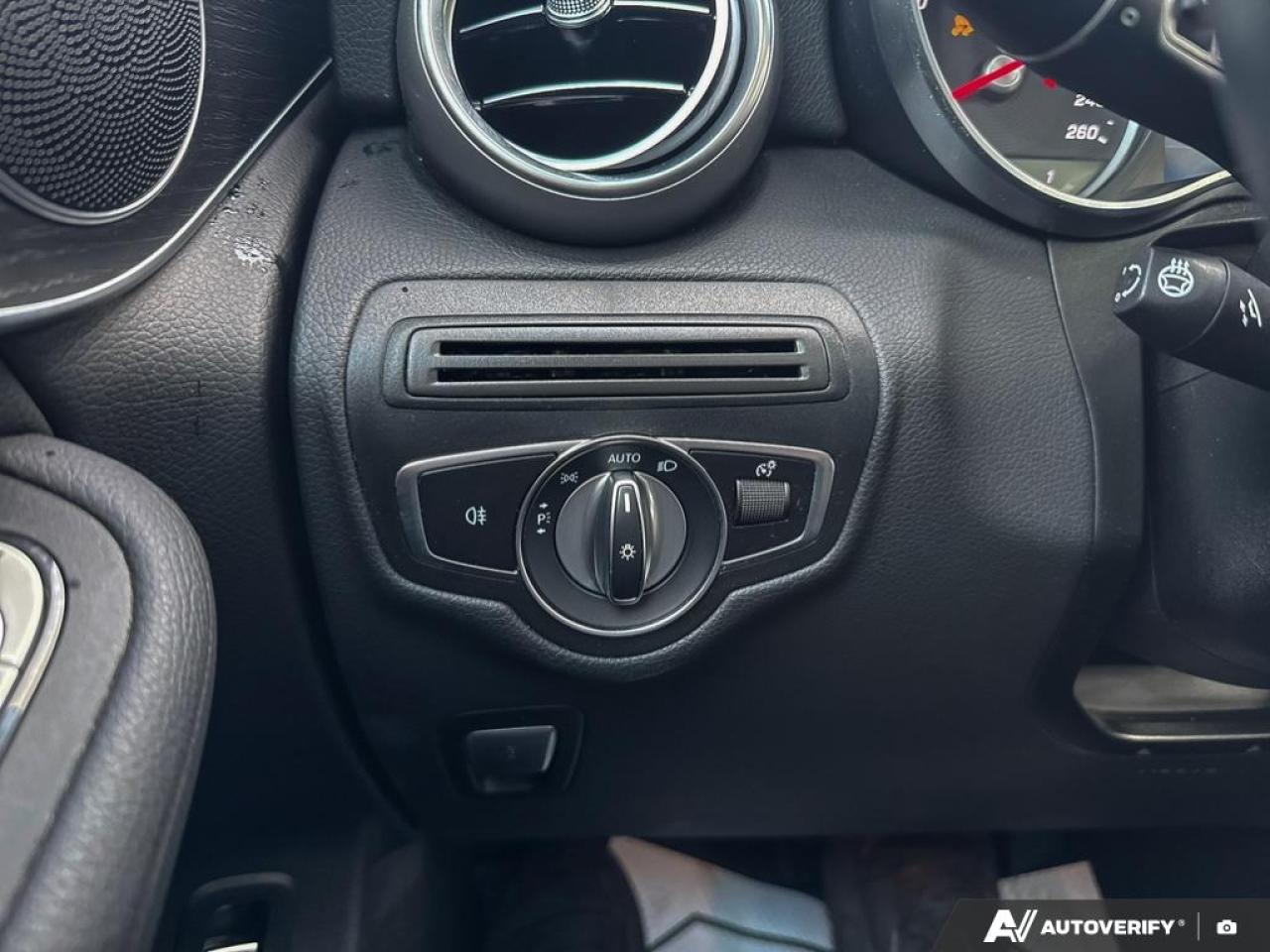 2021 Mercedes-Benz GLC-Class GLC 300 / LEATHER / ROOF/ NAV / 360 CAMERA / AWD - Photo #14