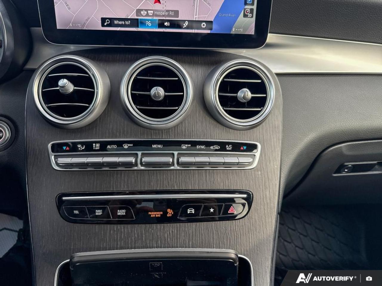 2021 Mercedes-Benz GLC-Class GLC 300 / LEATHER / ROOF/ NAV / 360 CAMERA / AWD - Photo #17