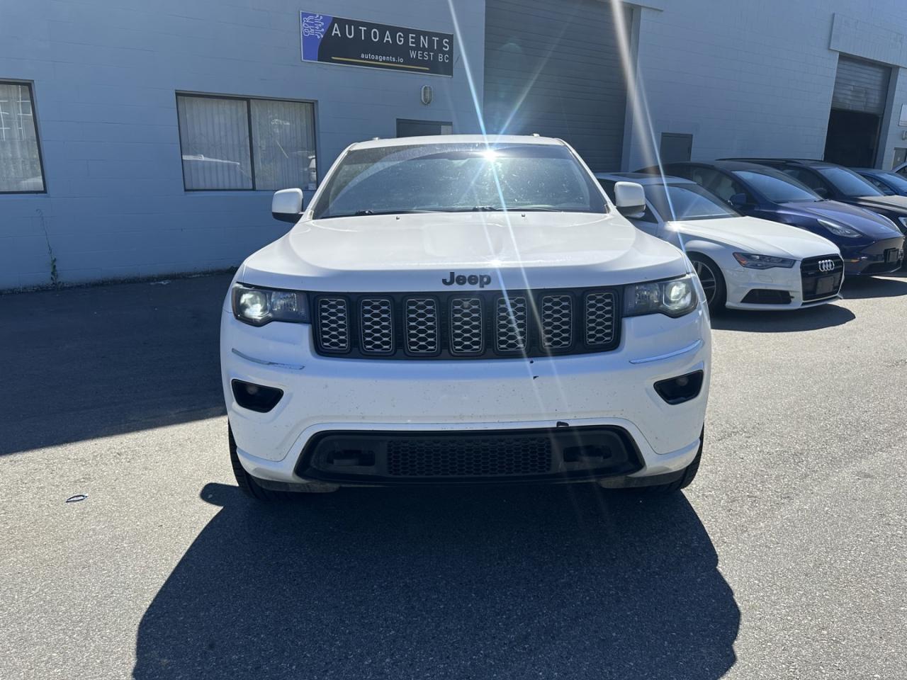 2019 Jeep Grand Cherokee ALTITUDE 4WD - Photo #3
