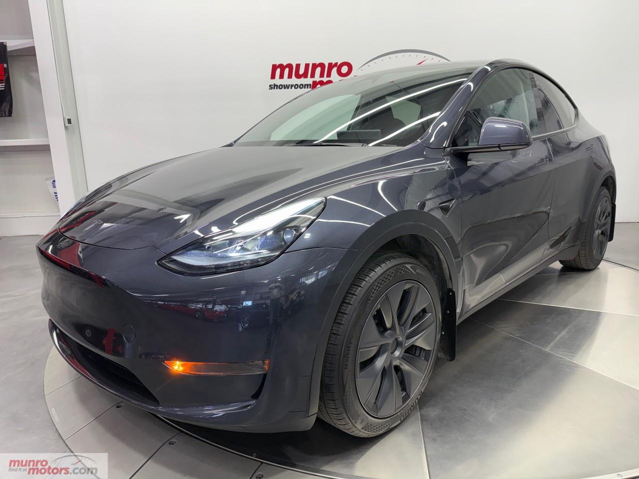 2024 Tesla Model Y  Photo2