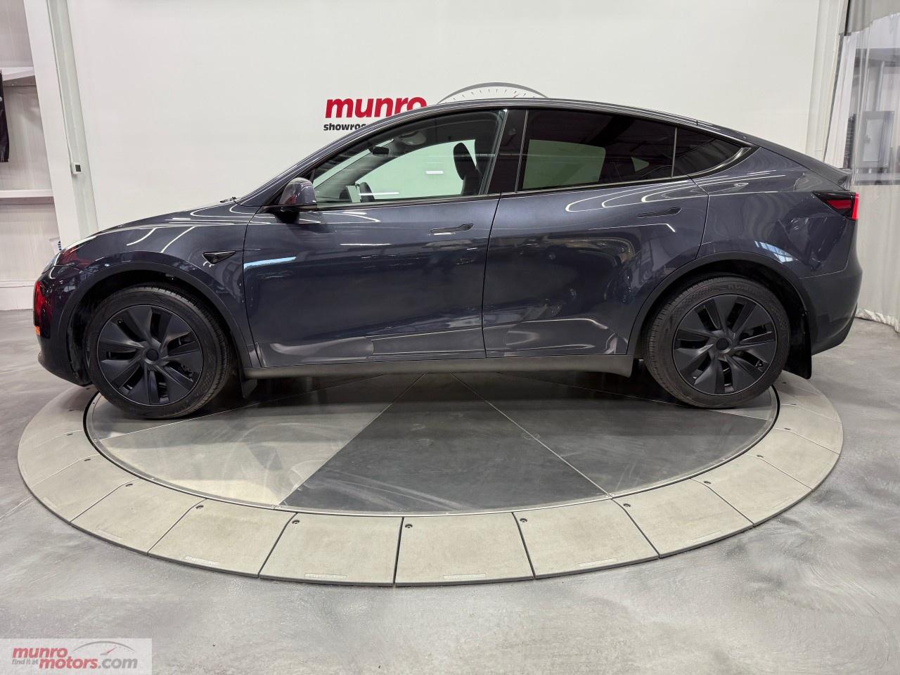 2024 Tesla Model Y  Photo3
