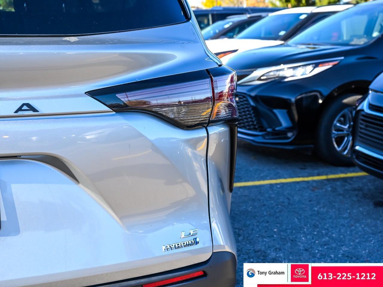 2024 Toyota Sienna LE 8-Passenger Photo4