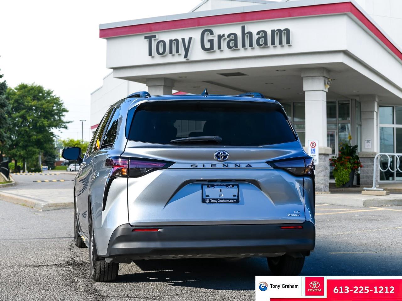 2024 Toyota Sienna LE 8-Passenger Photo2