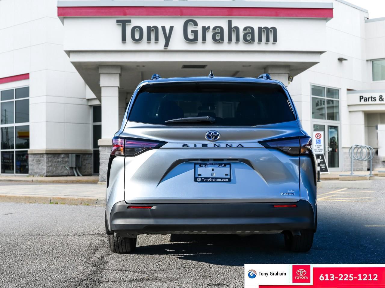 2024 Toyota Sienna LE 8-Passenger Photo3
