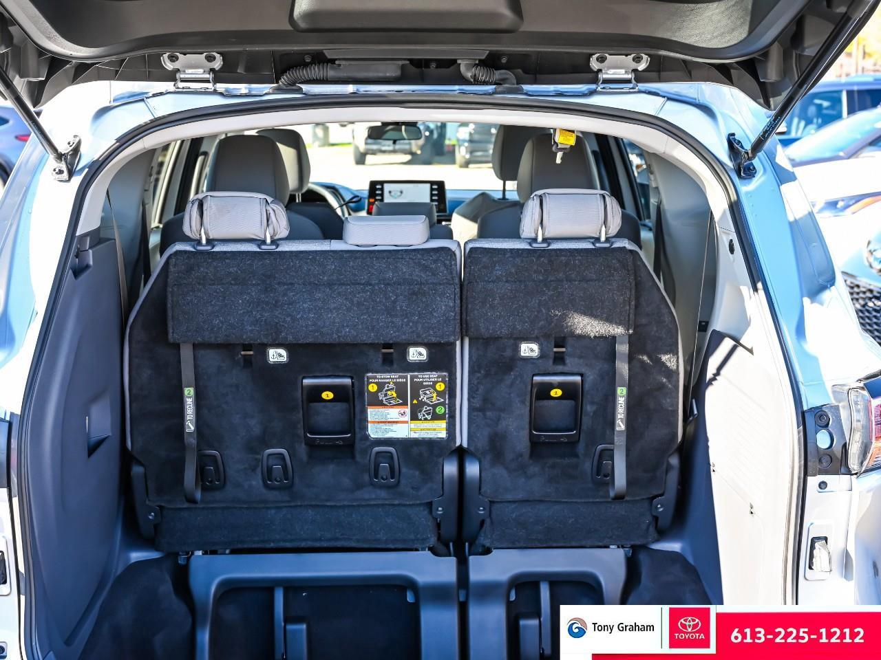 2024 Toyota Sienna LE 8-Passenger Photo