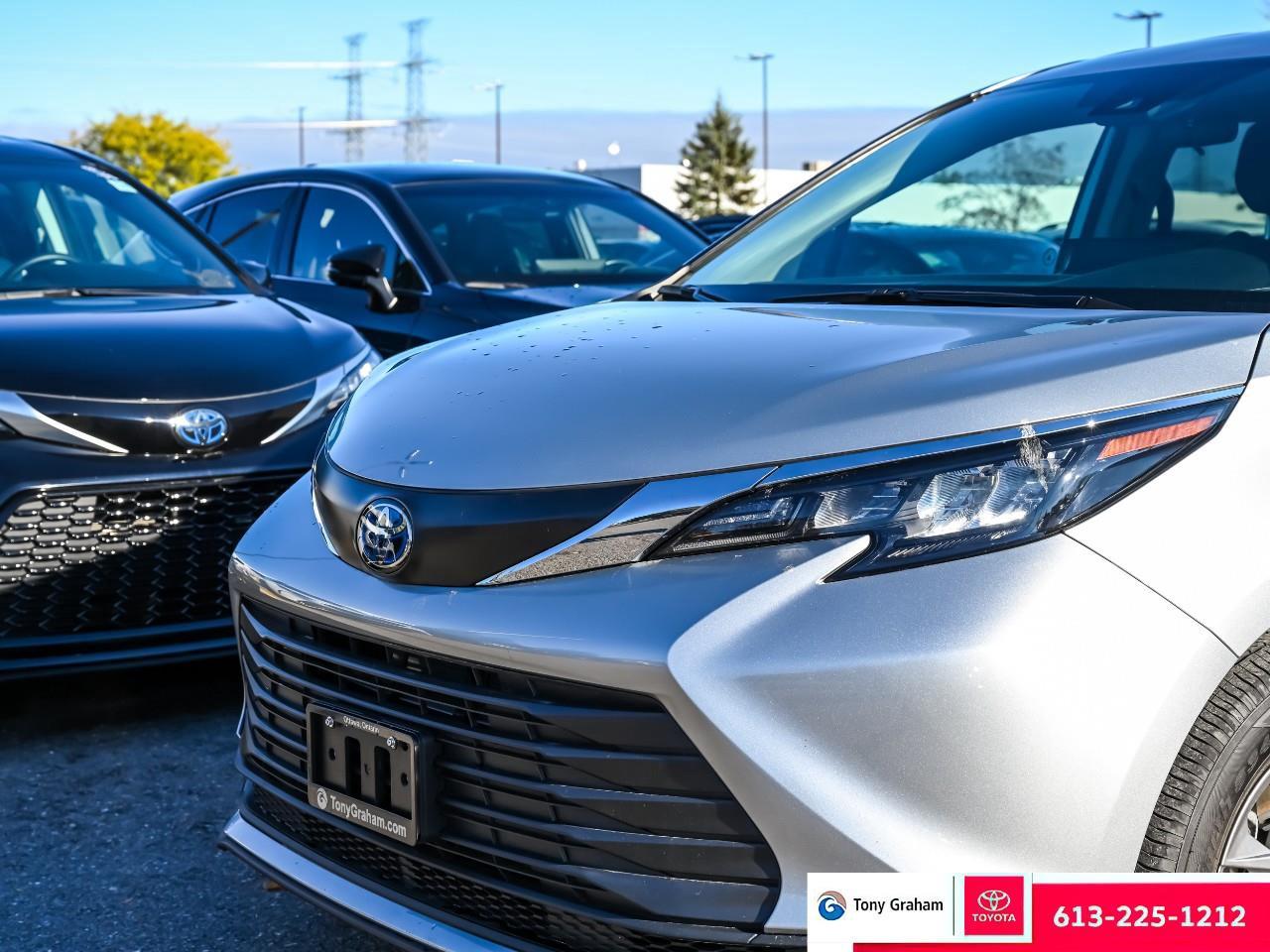 2024 Toyota Sienna LE 8-Passenger Photo