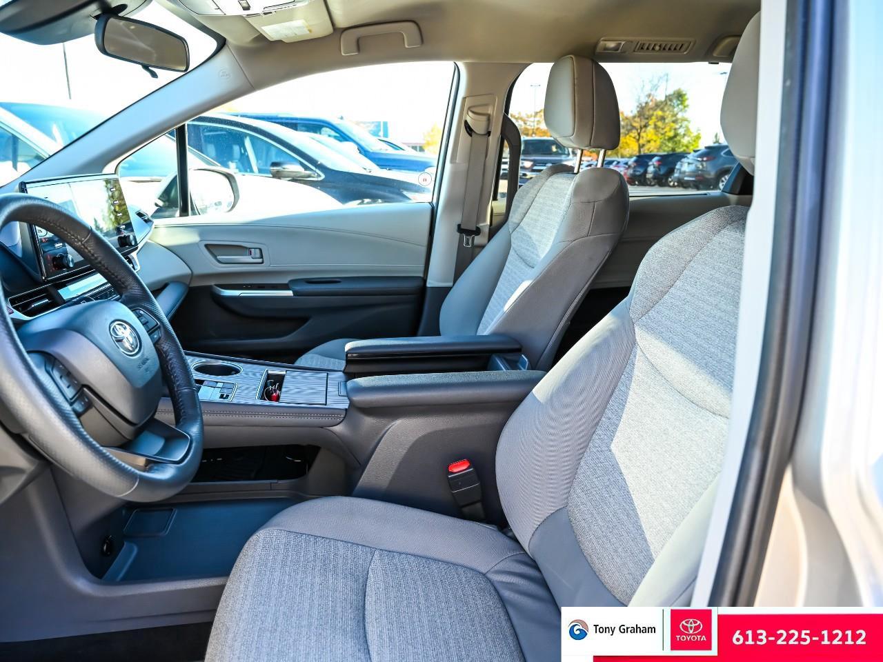 2024 Toyota Sienna LE 8-Passenger Photo