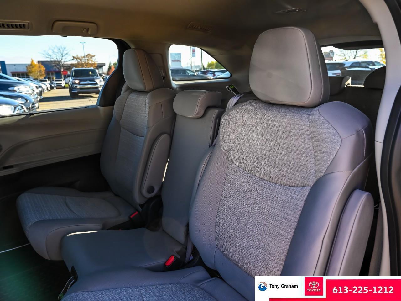 2024 Toyota Sienna LE 8-Passenger Photo