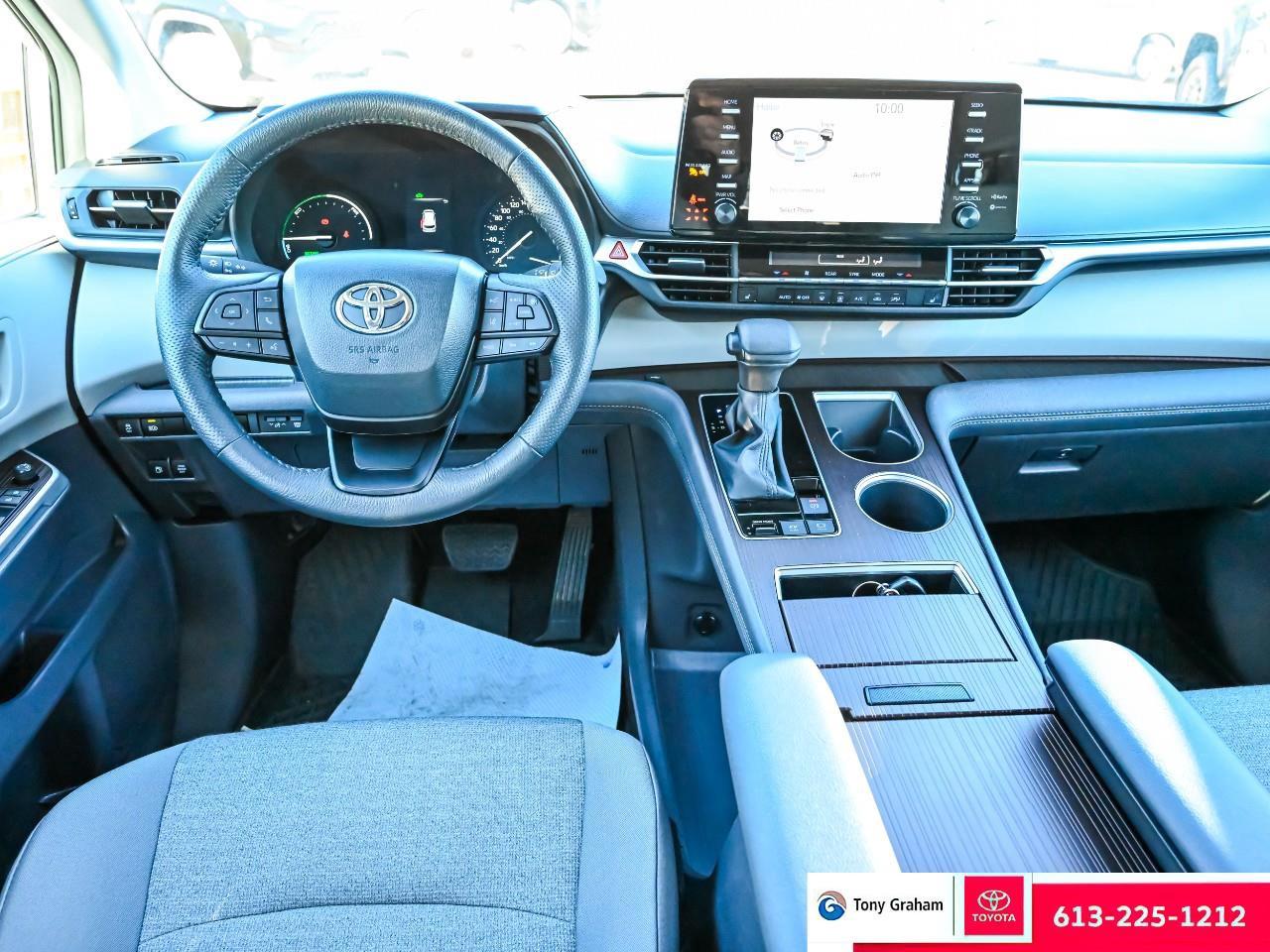 2024 Toyota Sienna LE 8-Passenger Photo