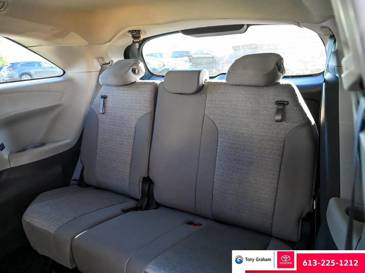 2024 Toyota Sienna LE 8-Passenger Photo