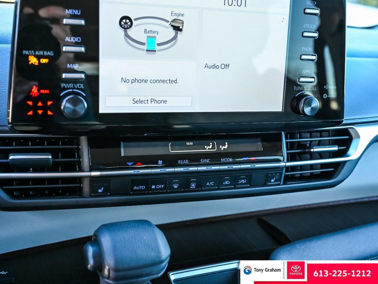 2024 Toyota Sienna LE 8-Passenger Photo