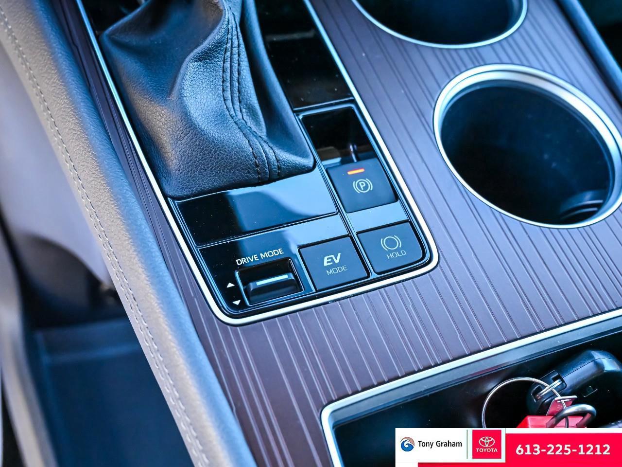 2024 Toyota Sienna LE 8-Passenger Photo