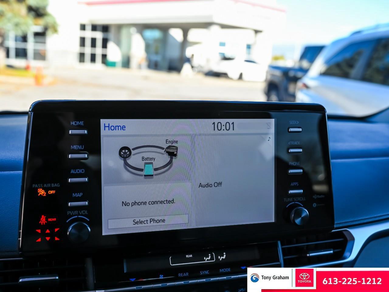 2024 Toyota Sienna LE 8-Passenger Photo