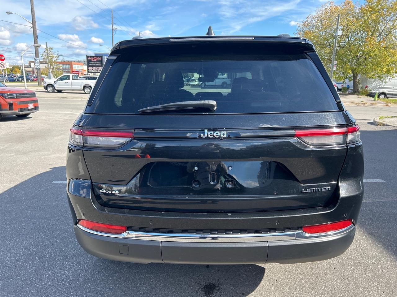 2023 Jeep Grand Cherokee Limited Photo3