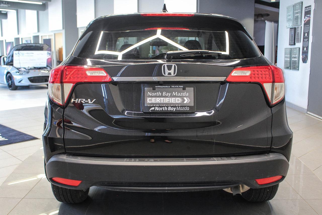 2022 Honda HR-V LX HEATED FRONT SEATS - REARVIEW CAMERA - CLOTH UPHOLSTERY - CLEAN CARFAX! Photo