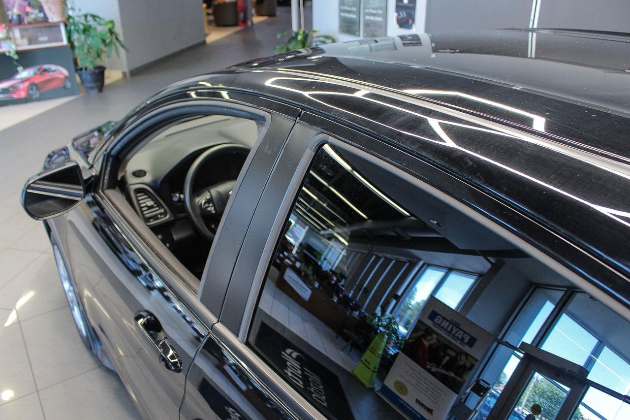 2022 Honda HR-V LX HEATED FRONT SEATS - REARVIEW CAMERA - CLOTH UPHOLSTERY - CLEAN CARFAX! Photo