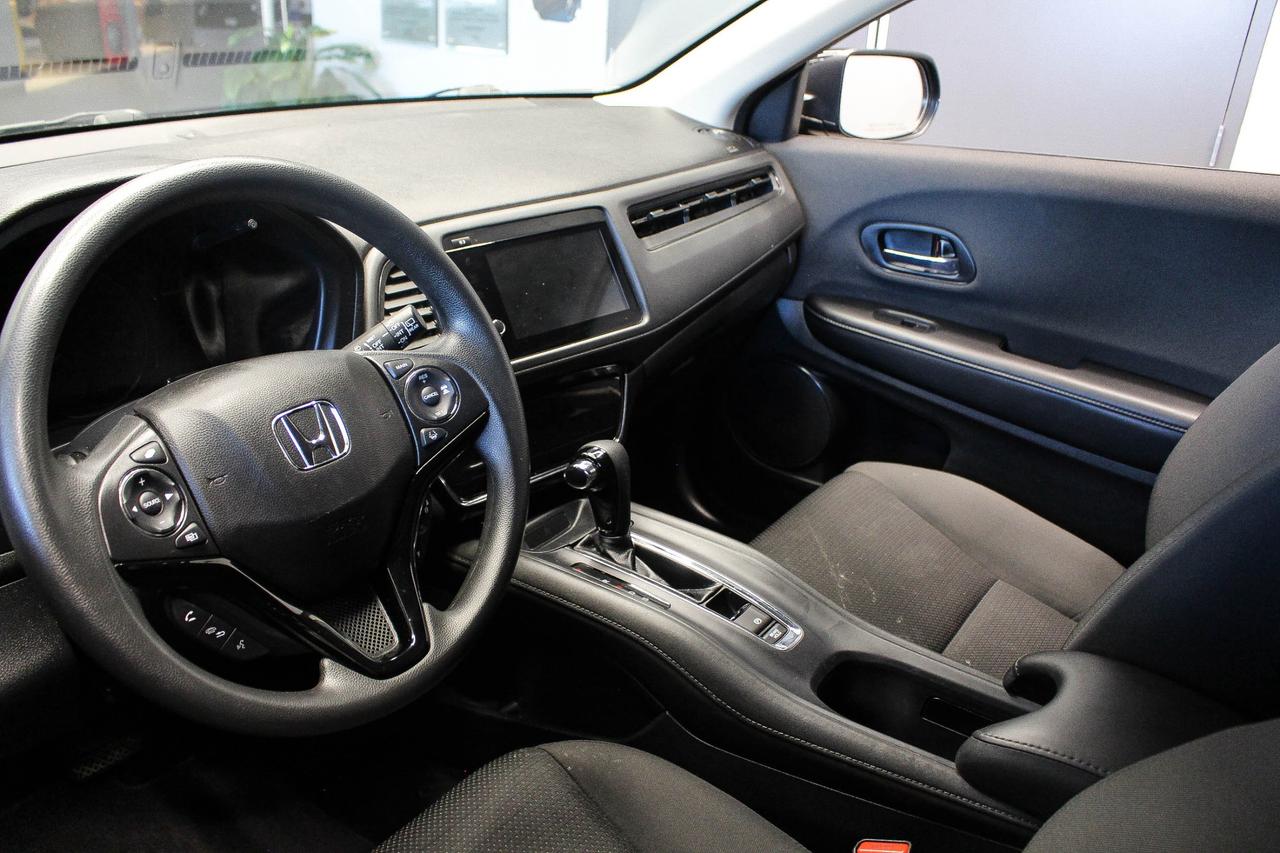 2022 Honda HR-V LX HEATED FRONT SEATS - REARVIEW CAMERA - CLOTH UPHOLSTERY - CLEAN CARFAX! Photo