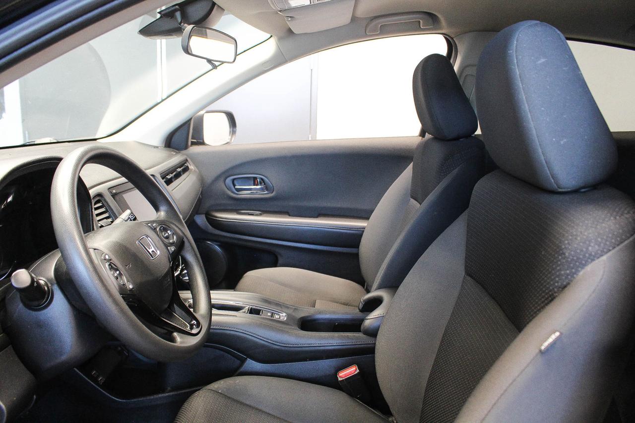 2022 Honda HR-V LX HEATED FRONT SEATS - REARVIEW CAMERA - CLOTH UPHOLSTERY - CLEAN CARFAX! Photo