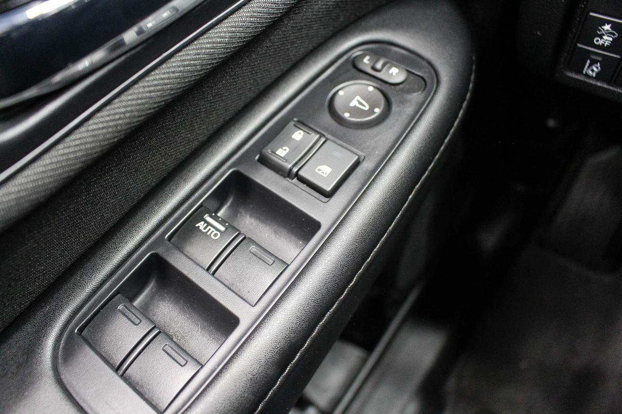 2022 Honda HR-V LX HEATED FRONT SEATS - REARVIEW CAMERA - CLOTH UPHOLSTERY - CLEAN CARFAX! Photo