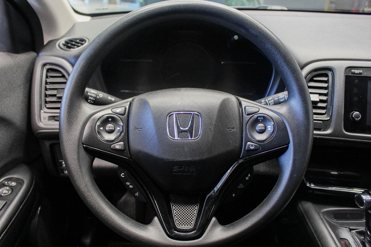 2022 Honda HR-V LX HEATED FRONT SEATS - REARVIEW CAMERA - CLOTH UPHOLSTERY - CLEAN CARFAX! Photo