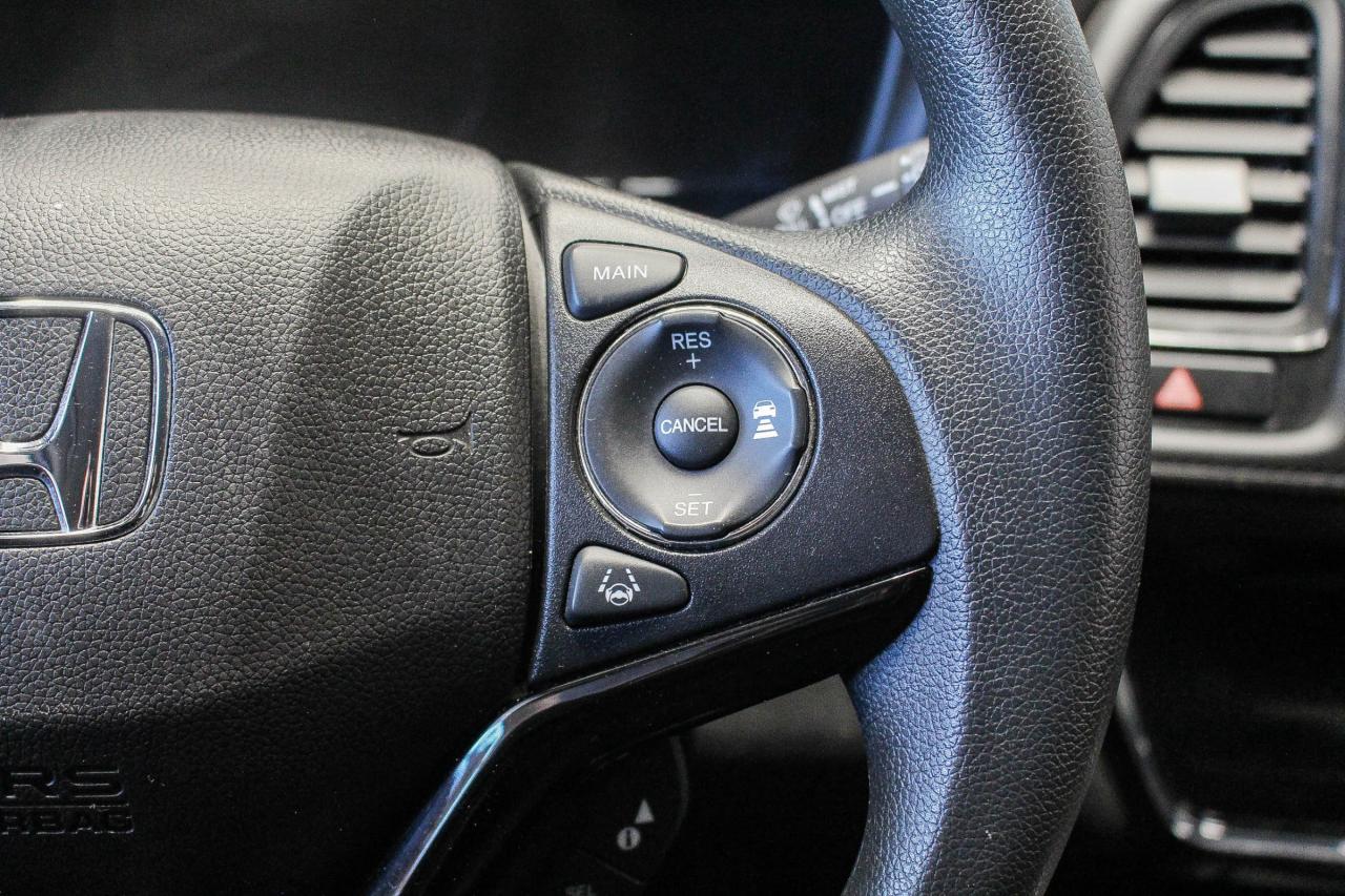 2022 Honda HR-V LX HEATED FRONT SEATS - REARVIEW CAMERA - CLOTH UPHOLSTERY - CLEAN CARFAX! Photo