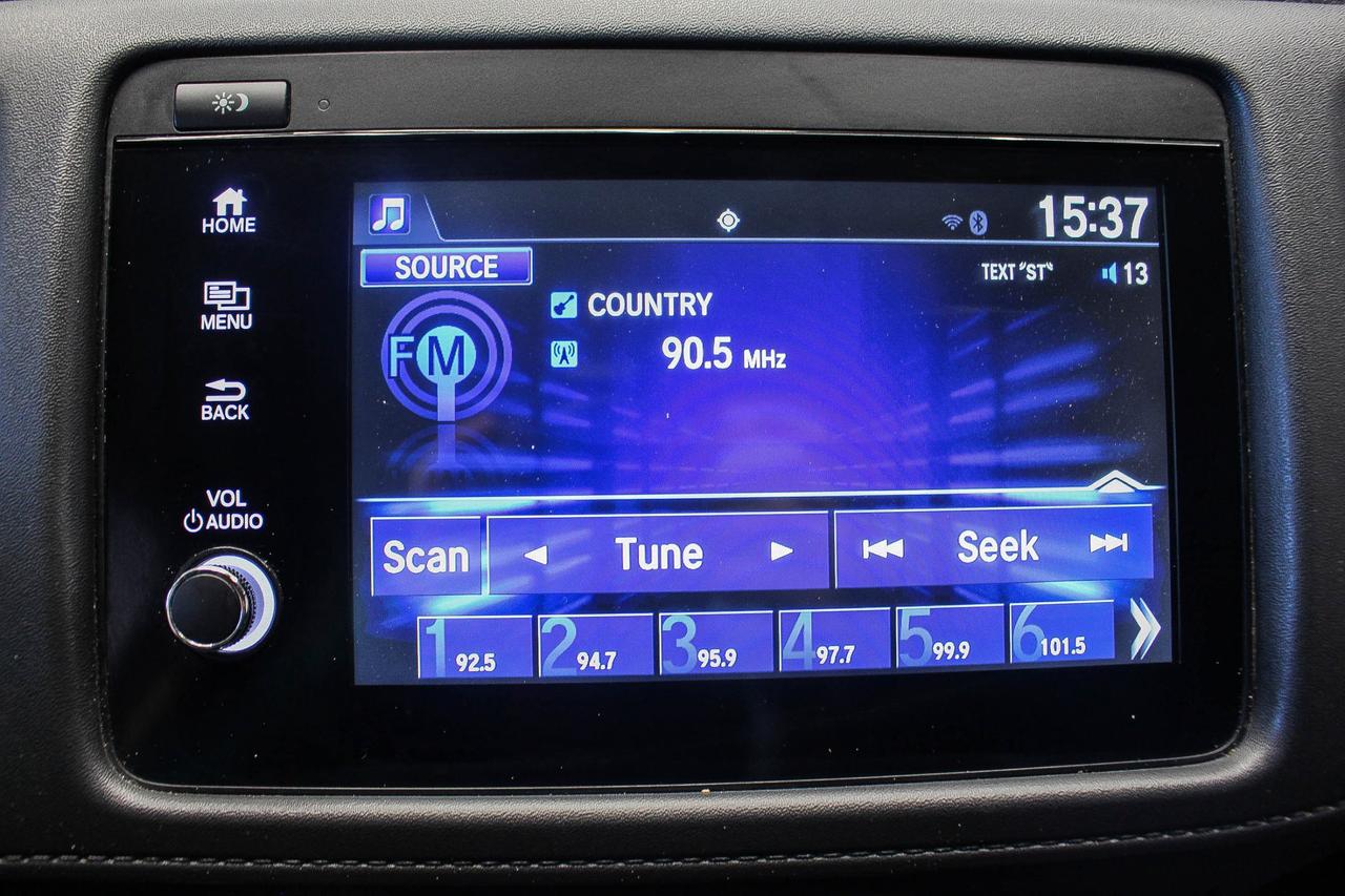 2022 Honda HR-V LX HEATED FRONT SEATS - REARVIEW CAMERA - CLOTH UPHOLSTERY - CLEAN CARFAX! Photo