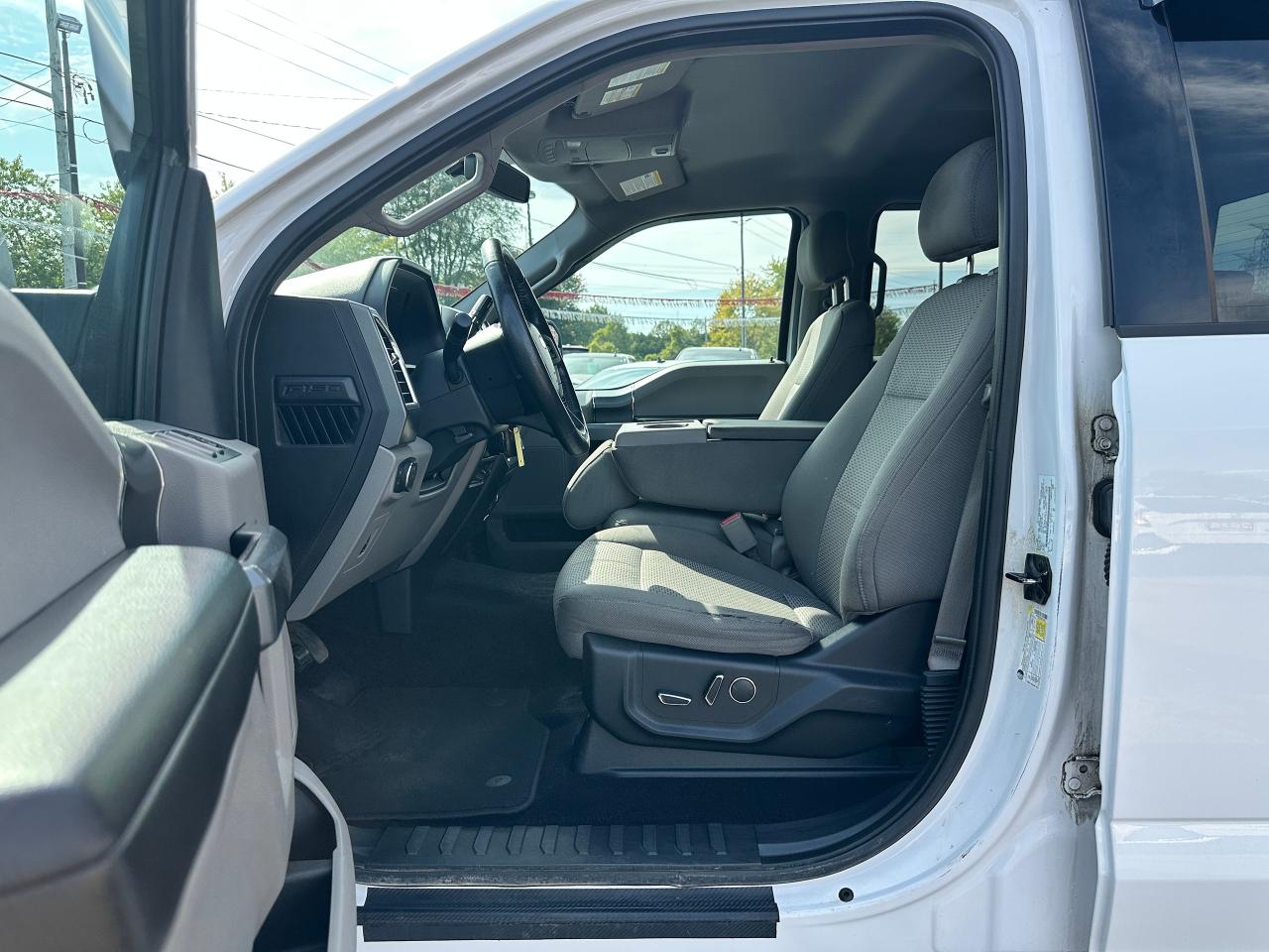 2016 Ford F-150 XLT XTR Crew 4x4 Heated Cloth SmartPhone RvCam Photo