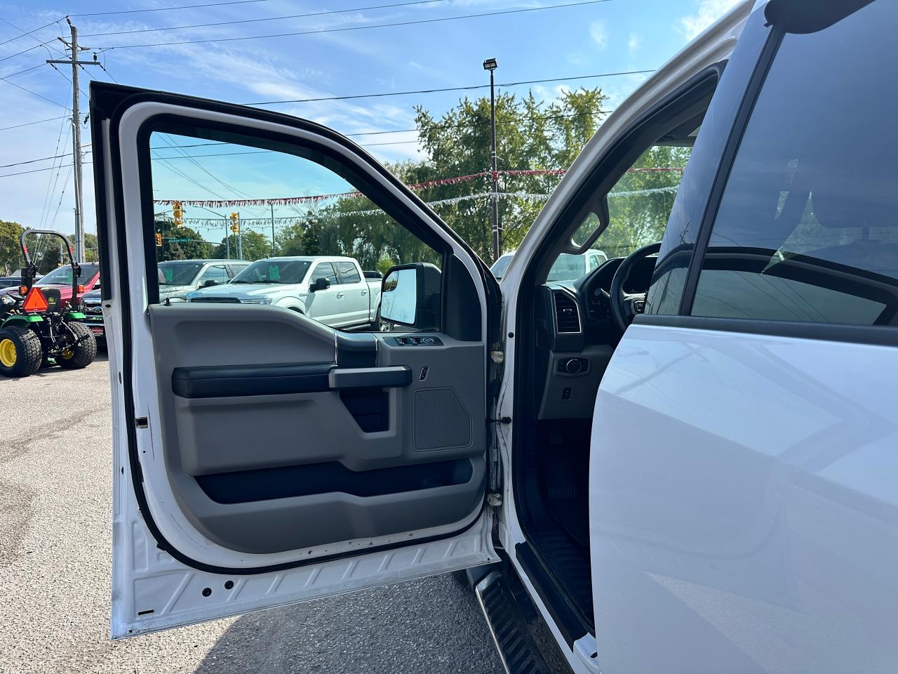 2016 Ford F-150 XLT XTR Crew 4x4 Heated Cloth SmartPhone RvCam Photo