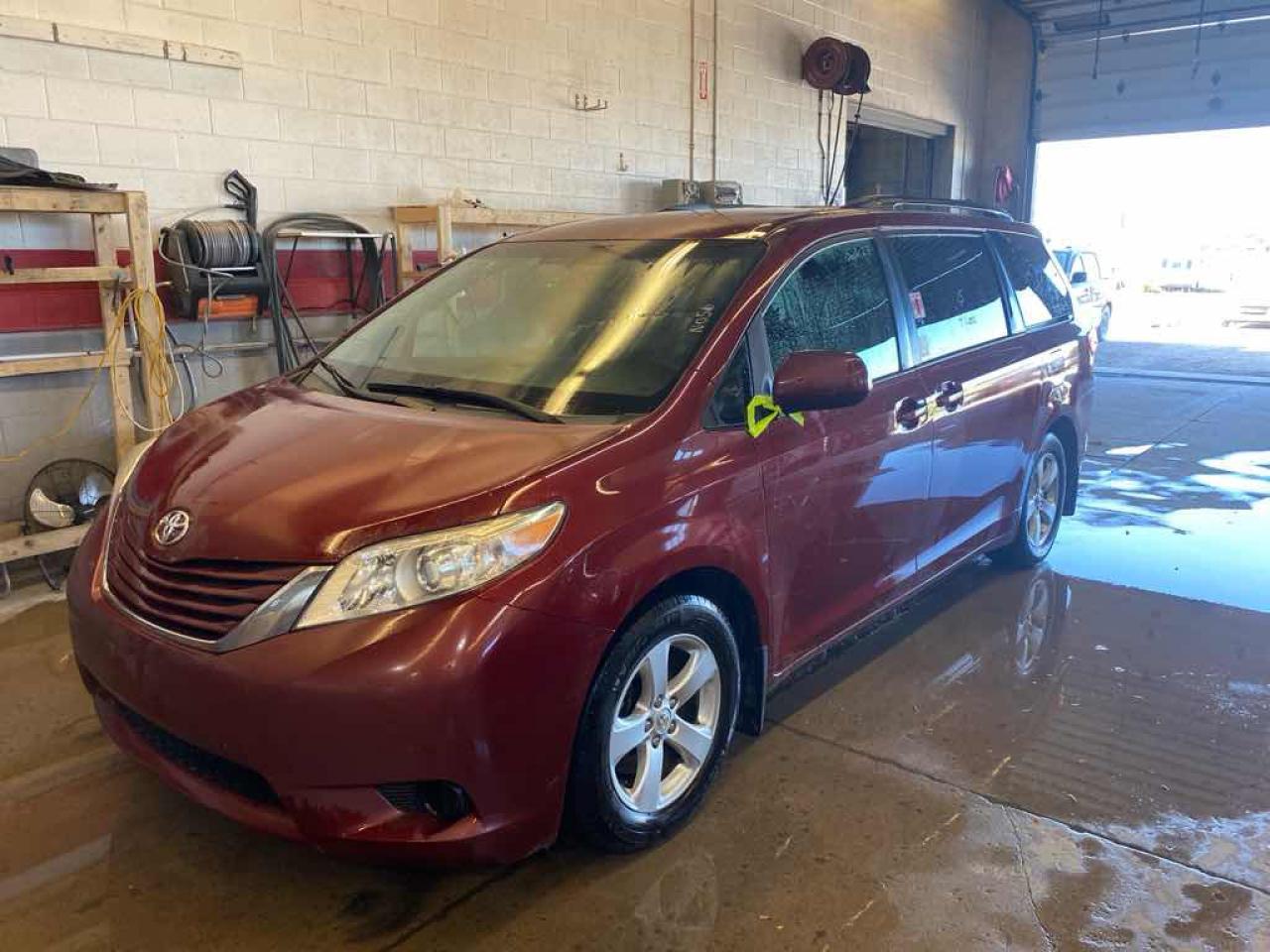 Used 2015 Toyota Sienna LE for sale in Innisfil, ON