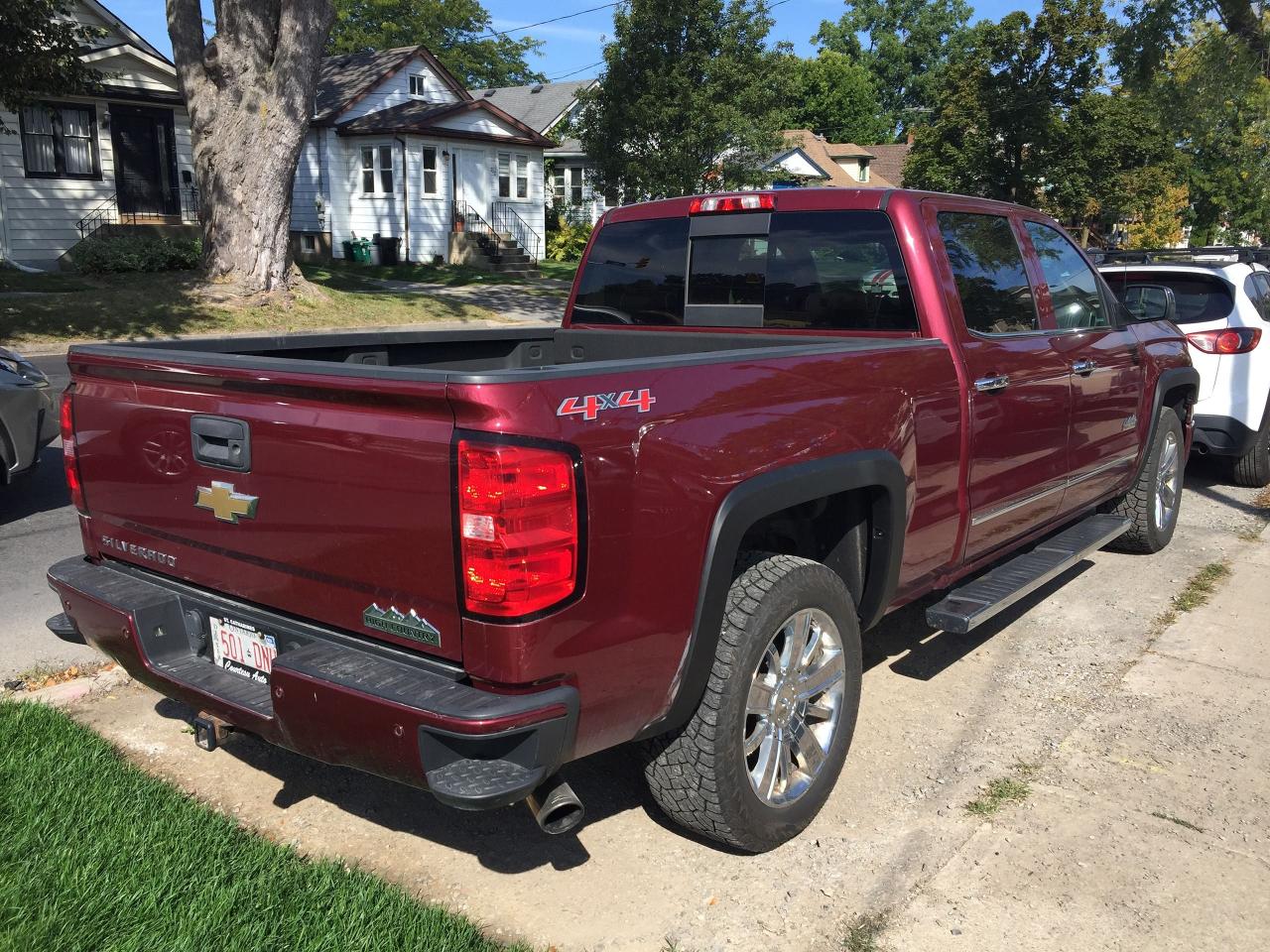 2015 Chevrolet Silverado 1500 High Country Crew 4WD "One Owner-Local Trade" !!! Photo2