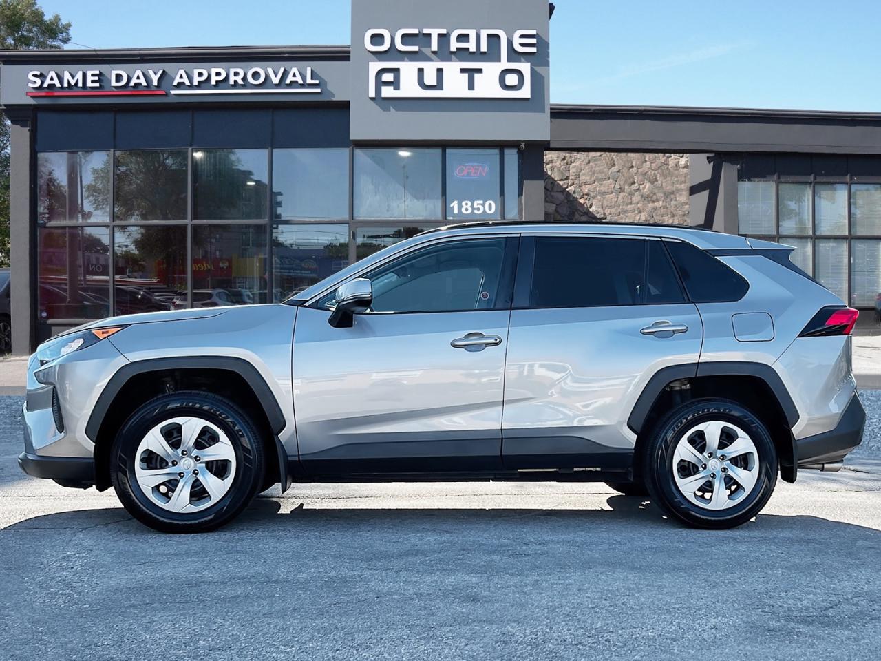 2020 Toyota RAV4 LE AWD Photo2