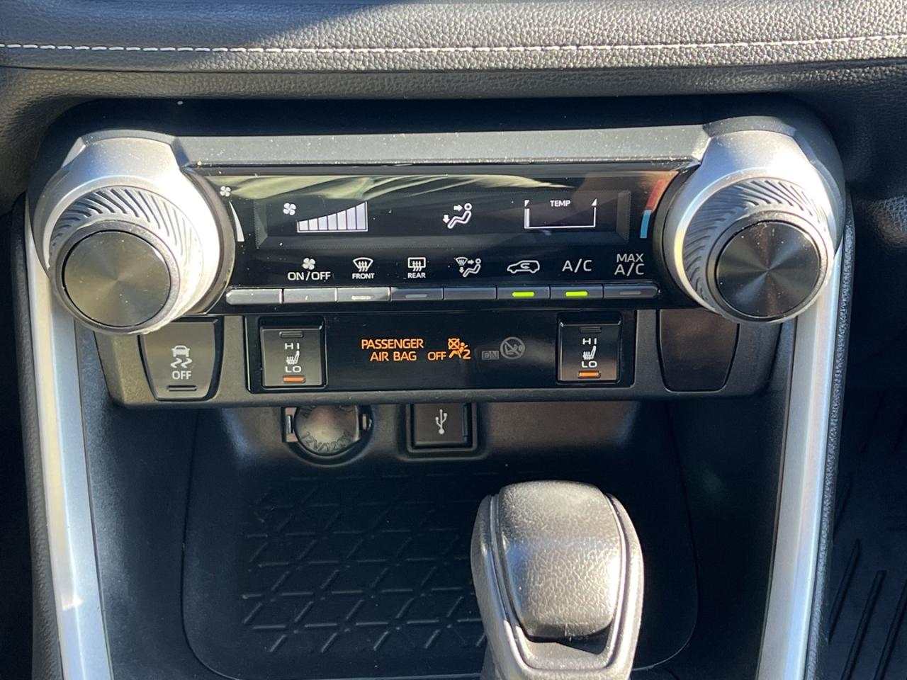 2020 Toyota RAV4 LE AWD - Photo #12