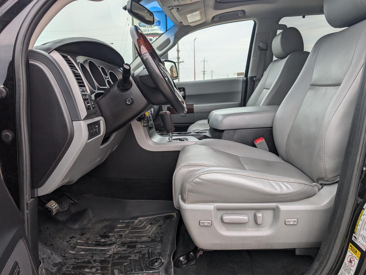 2017 Toyota Sequoia Platinum | COOLED SEATS | LOW KILOMETERS - Photo #10