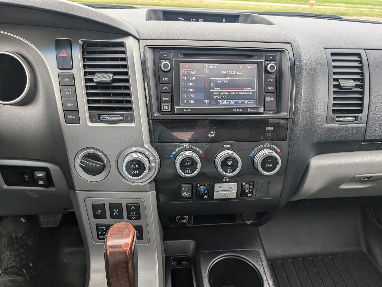2017 Toyota Sequoia Platinum | COOLED SEATS | LOW KILOMETERS - Photo #21