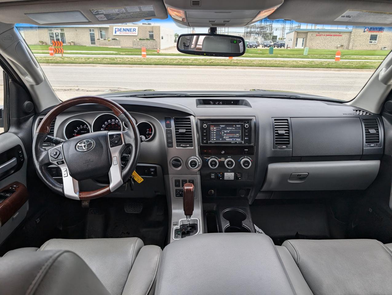 2017 Toyota Sequoia Platinum | COOLED SEATS | LOW KILOMETERS - Photo #13