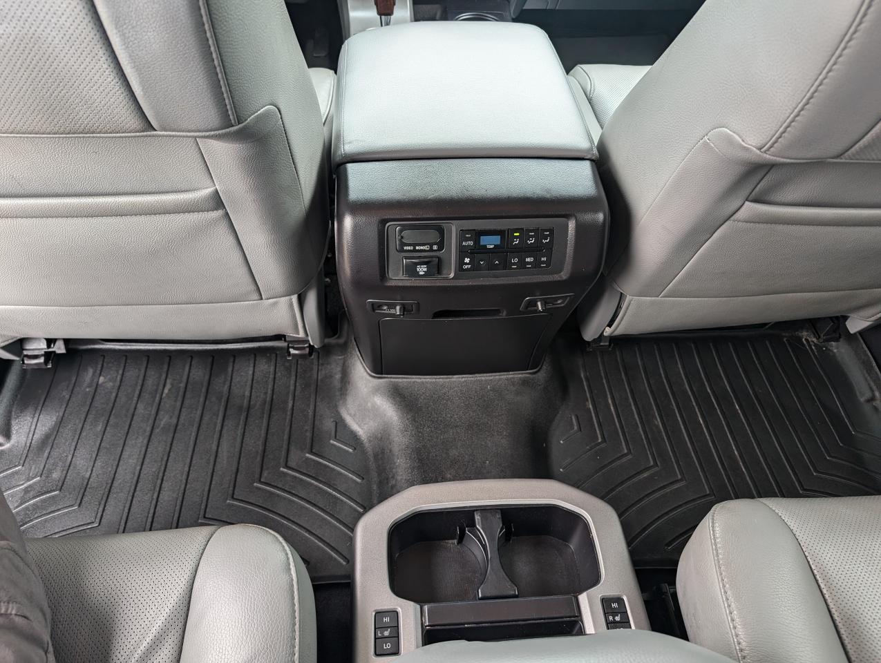 2017 Toyota Sequoia Platinum | COOLED SEATS | LOW KILOMETERS - Photo #12