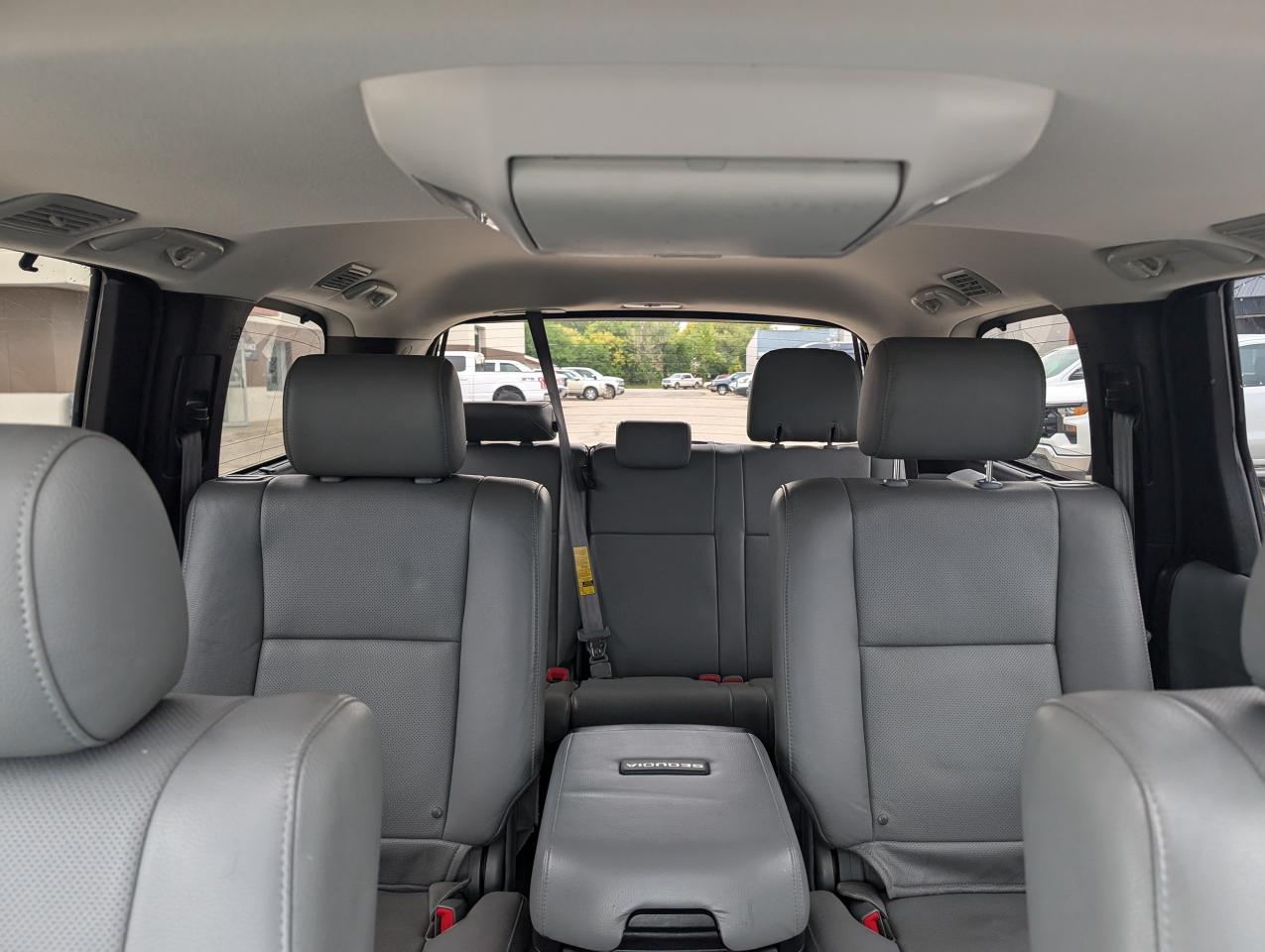 2017 Toyota Sequoia Platinum | COOLED SEATS | LOW KILOMETERS - Photo #18