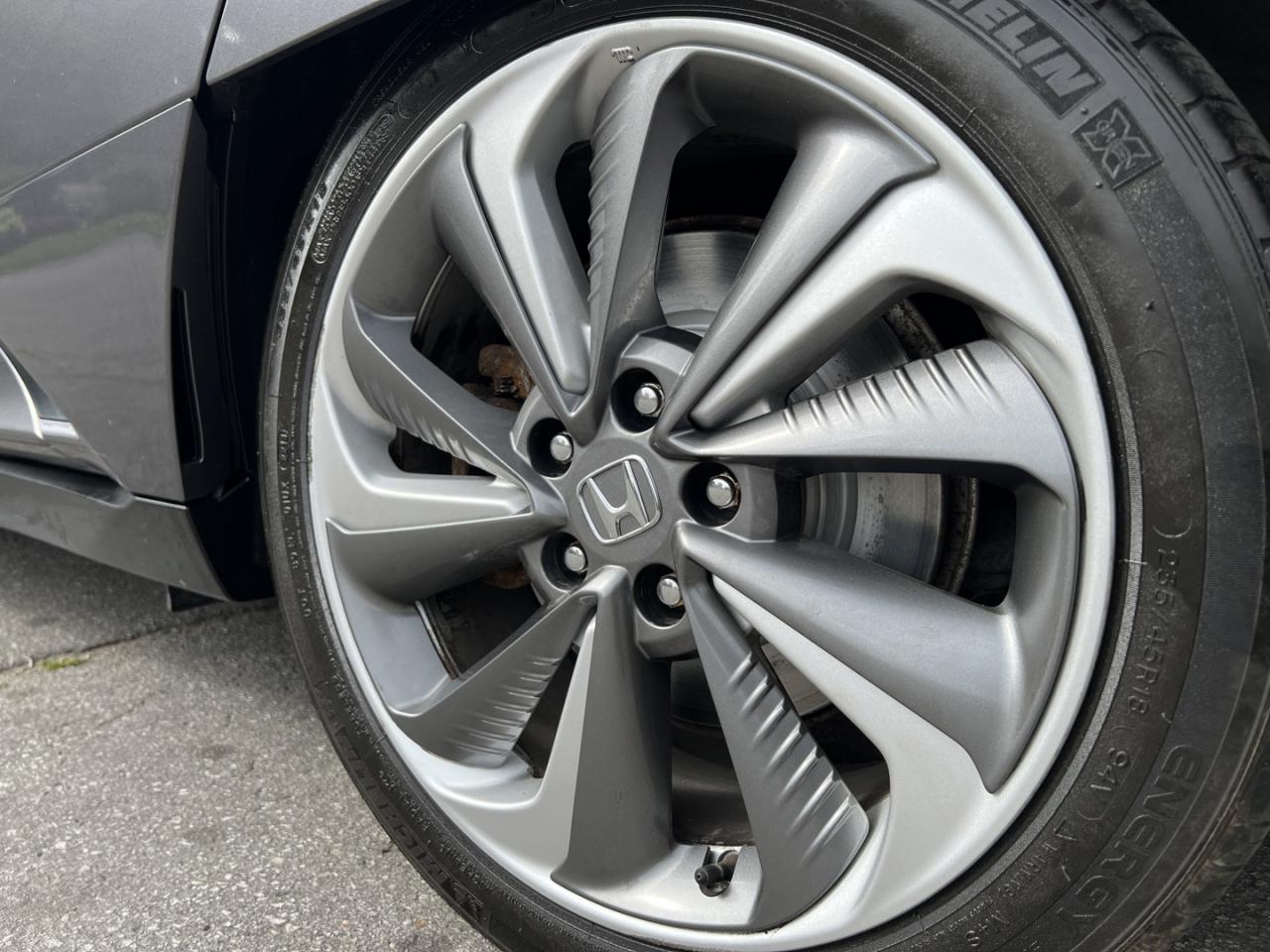 2018 Honda Clarity Touring Plug-In Hybrid - Photo #9