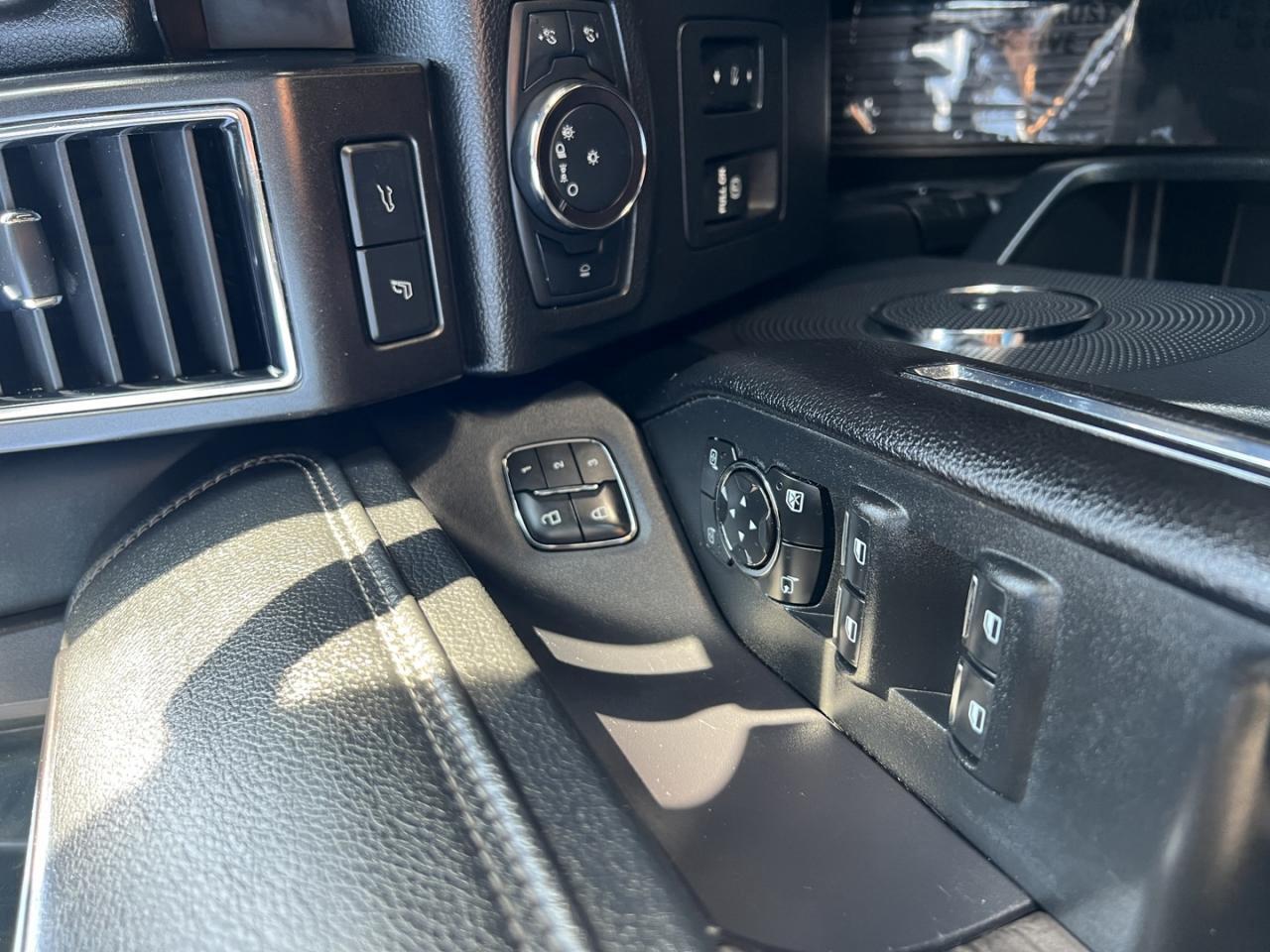 2019 Ford Expedition LIMITED MAX 4X4 Photo